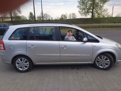 Zdjęcie zrobione po wymianie opon na letnie i założone alumy