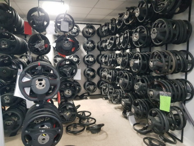 mały magazyn gotowych kierownic